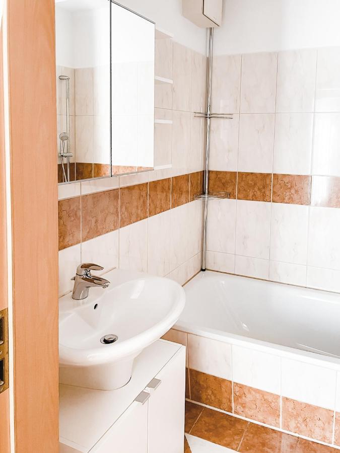 Schoene Wohnung, Eigene Terrasse, Privater Parkplatz, Wi-Fi, Waschmaschine, 3P Κέμνιτς Εξωτερικό φωτογραφία